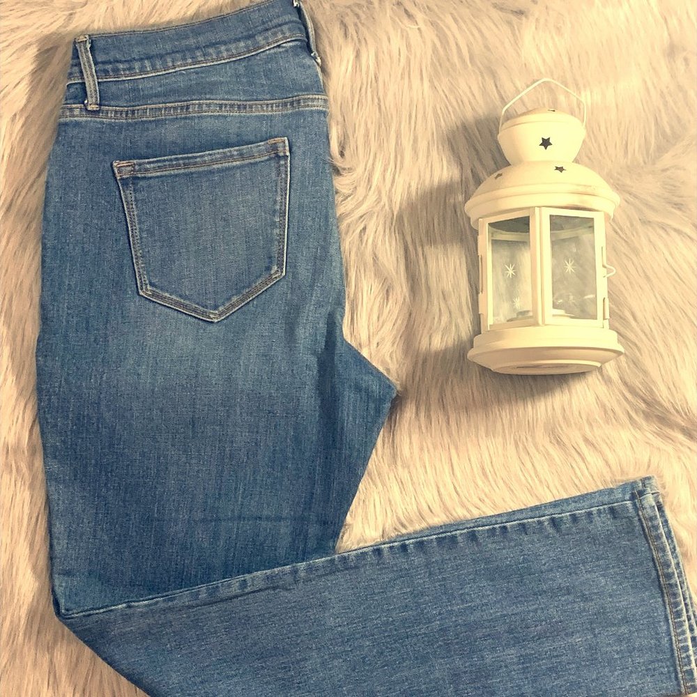 Women's Mid rise curvy jeans